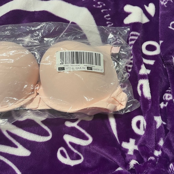 *Victoria Secret* - Picture 2 of 4